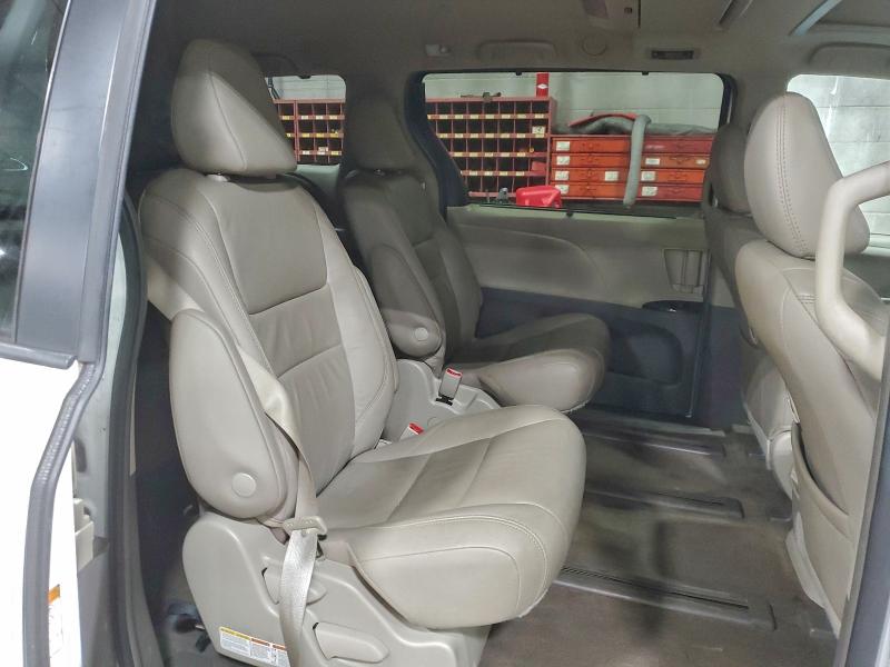 Photo 11 from auction – 2018 TOYOTA SIENNA XLE with VIN 5TDDZ3DC7JS192741