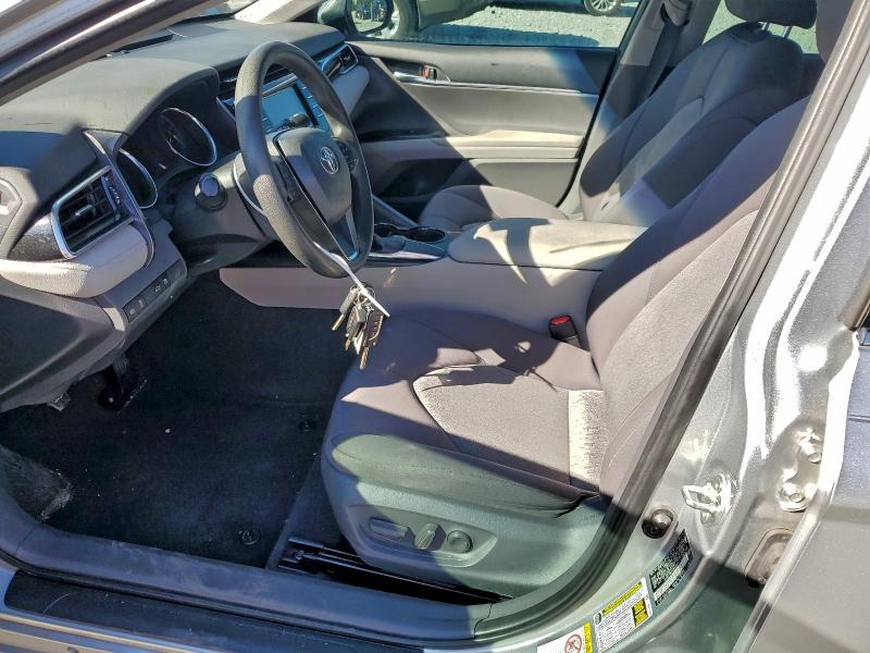Photo 7 from auction – 2018 TOYOTA CAMRY L with VIN 4T1B11HK8JU648564