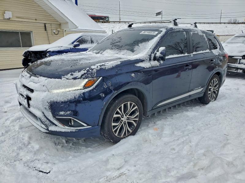 MITSUBISHI OUTLANDER 2017 with VIN JA4AZ3A38HZ027551 - Photo from auction