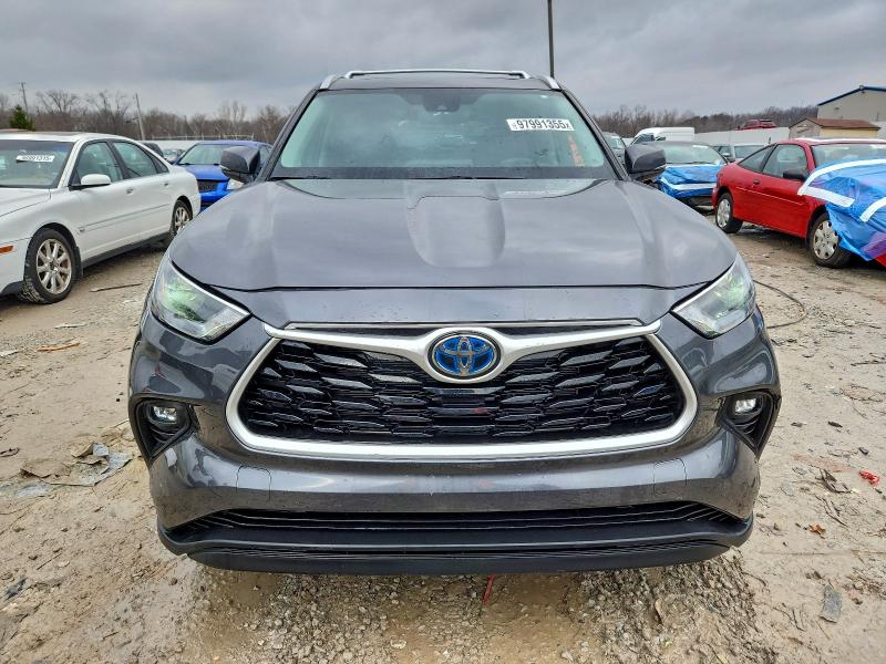 Photo 5 from auction – 2022 TOYOTA HIGHLANDER with VIN 5TDGBRCH7NS549357