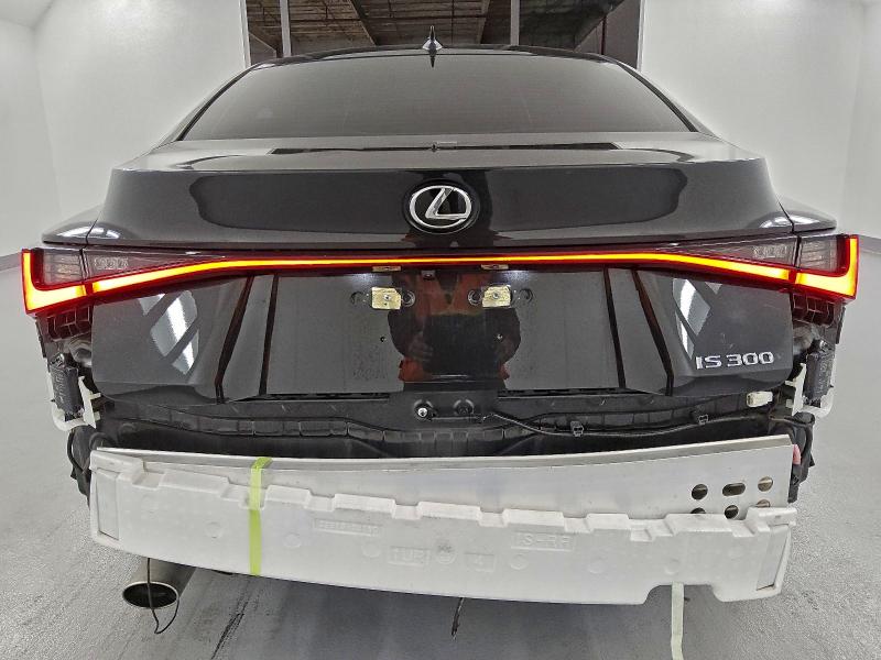 Photo 6 from auction – 2022 LEXUS IS 300 with VIN JTHAA1D25N5122008