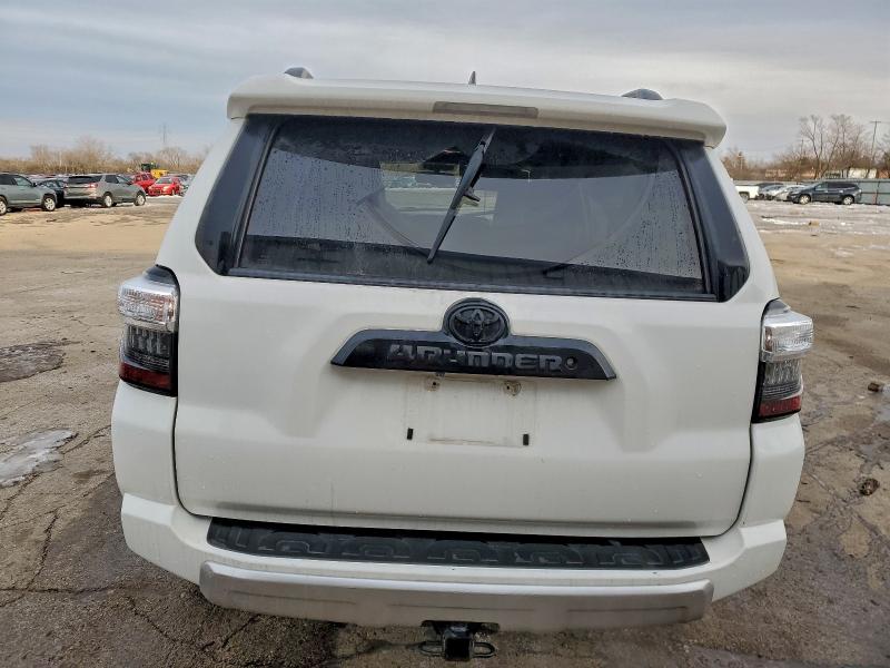 Photo 6 from auction – 2018 TOYOTA 4RUNNER with VIN JTEBU5JR0J5547776
