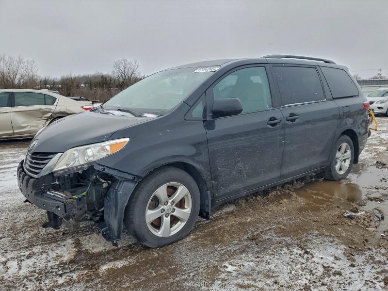 TOYOTA SIENNA LE 2017 with VIN 5TDKZ3DC7HS800856 - Photo from auction