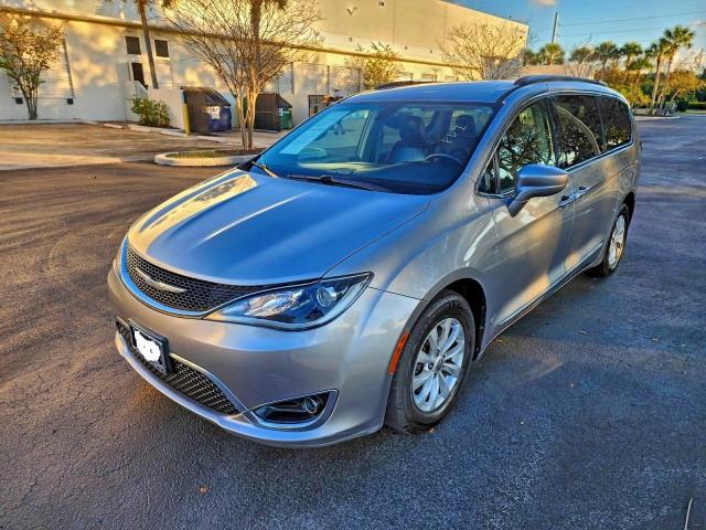 Photo 2 from auction – 2017 CHRYSLER PACIFICA T with VIN 2C4RC1BG0HR621397