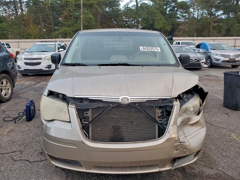 Photo 5 from auction – 2008 CHRYSLER TOWN & COU with VIN 2A8HR44H98R617875