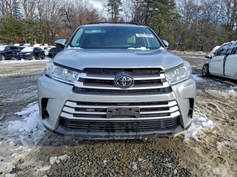 Photo 5 from auction – 2018 TOYOTA HIGHLANDER with VIN 5TDBZRFH4JS869618