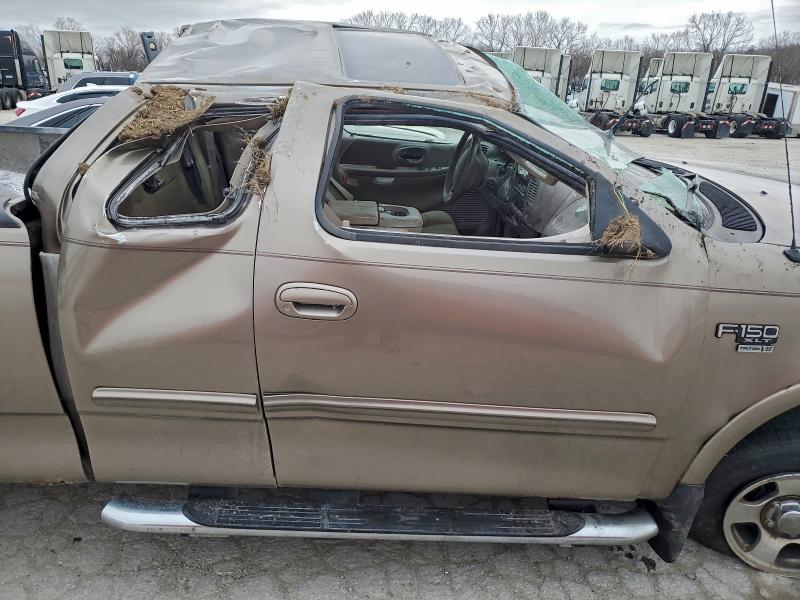 Photo 10 from auction – 2003 FORD F150 with VIN 1FTRX18L33NA31872
