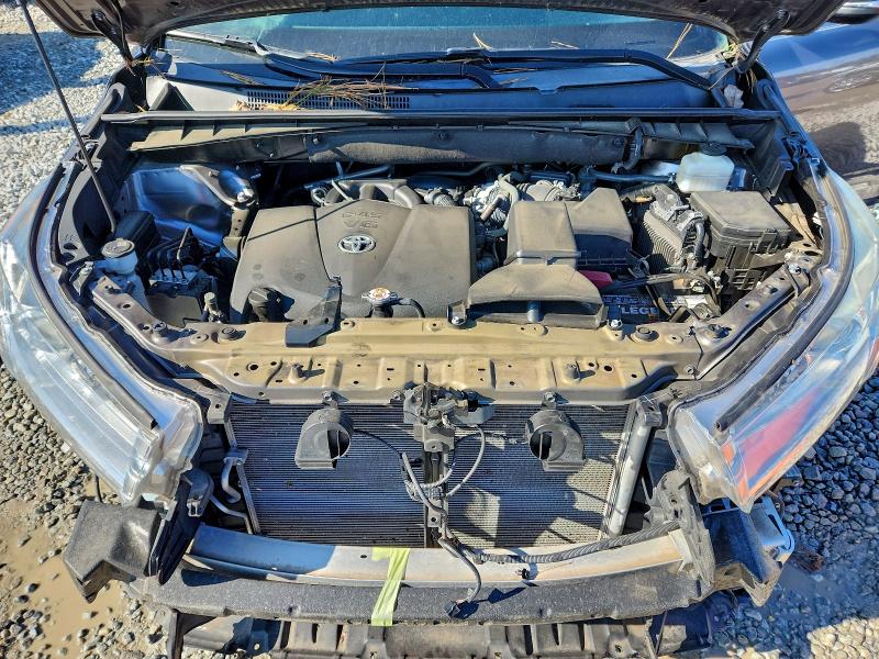 Photo 12 from auction – 2019 TOYOTA HIGHLANDER with VIN 5TDKZRFH0KS555675