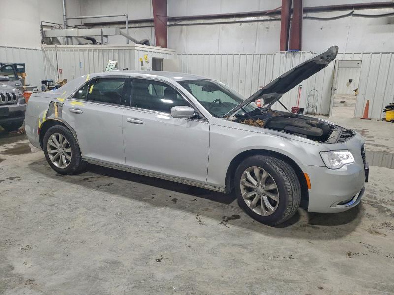 Photo 4 from auction – 2020 CHRYSLER 300 TOURIN with VIN 2C3CCARG2LH169015
