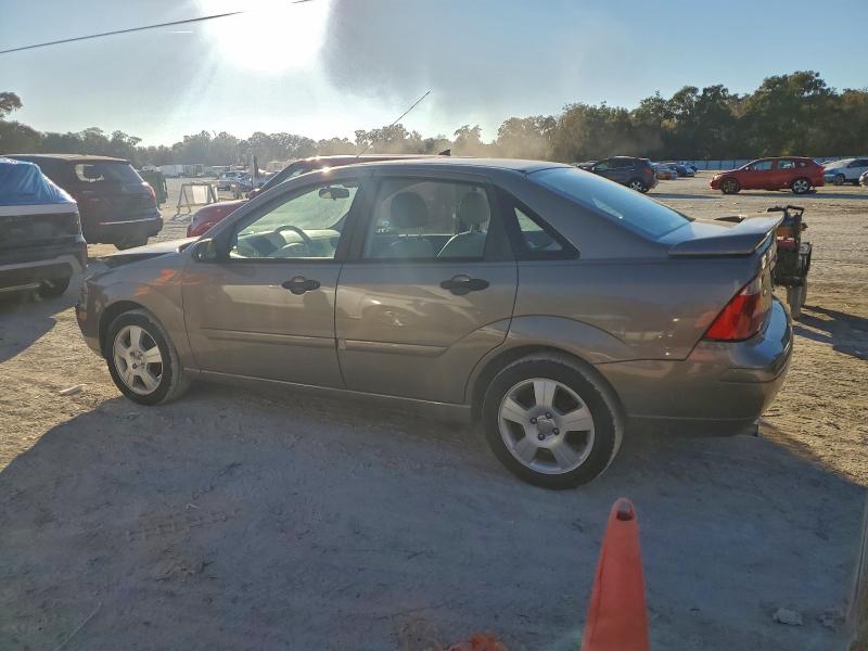Photo 2 from auction – 2005 FORD FOCUS ZX4 with VIN 1FAHP34N15W306589