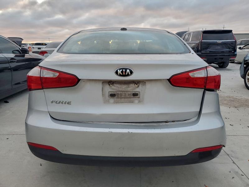 Photo 6 from auction – 2016 KIA FORTE LX with VIN KNAFK4A65G5538850
