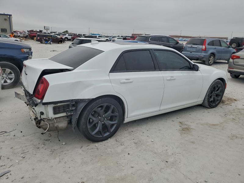 Photo 3 from auction – 2022 CHRYSLER 300 S with VIN 2C3CCABG0NH154199
