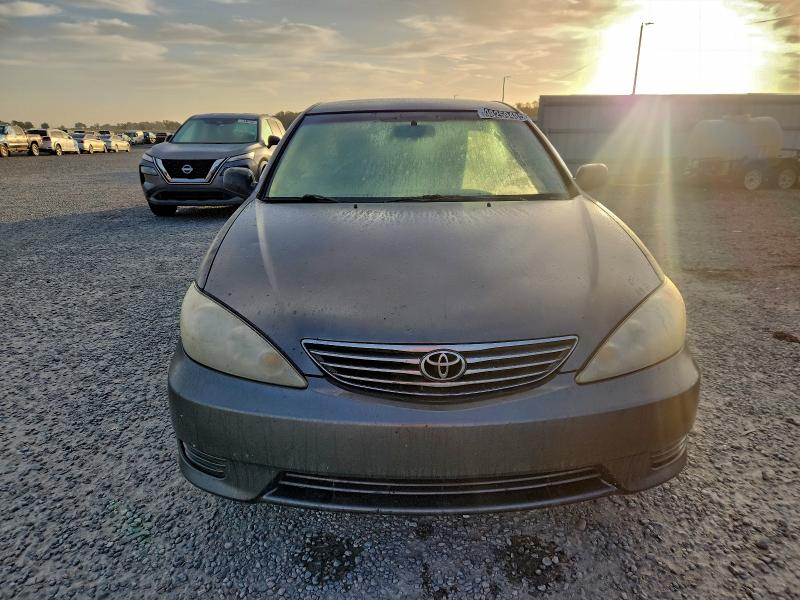 Photo 5 from auction – 2005 TOYOTA CAMRY LE with VIN 4T1BE32K55U971372