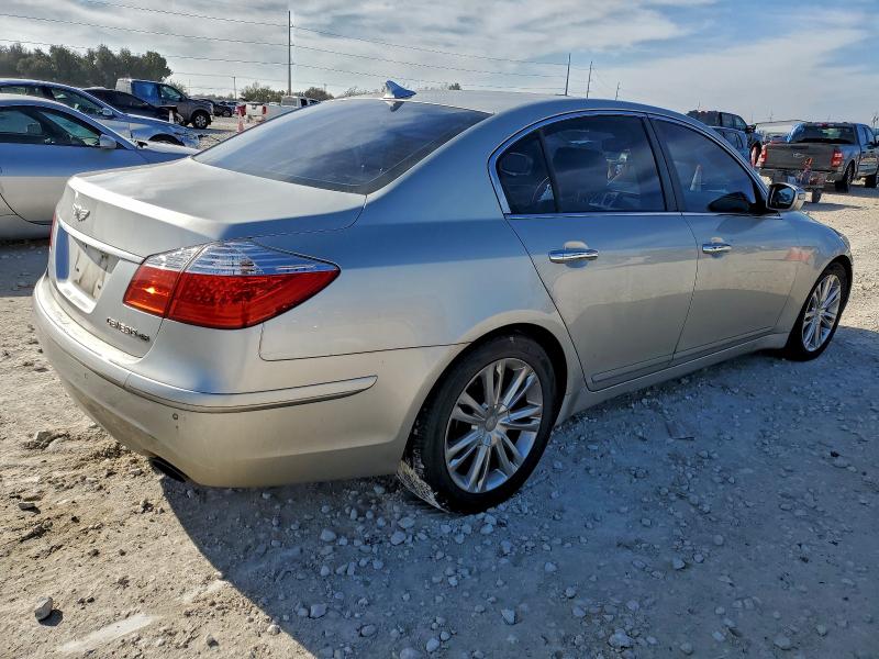 Photo 3 from auction – 2011 HYUNDAI GENESIS 4. with VIN KMHGC4DF2BU125679