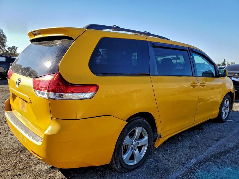 Photo 3 from auction – 2014 TOYOTA SIENNA LE with VIN 5TDKK3DC2ES491300