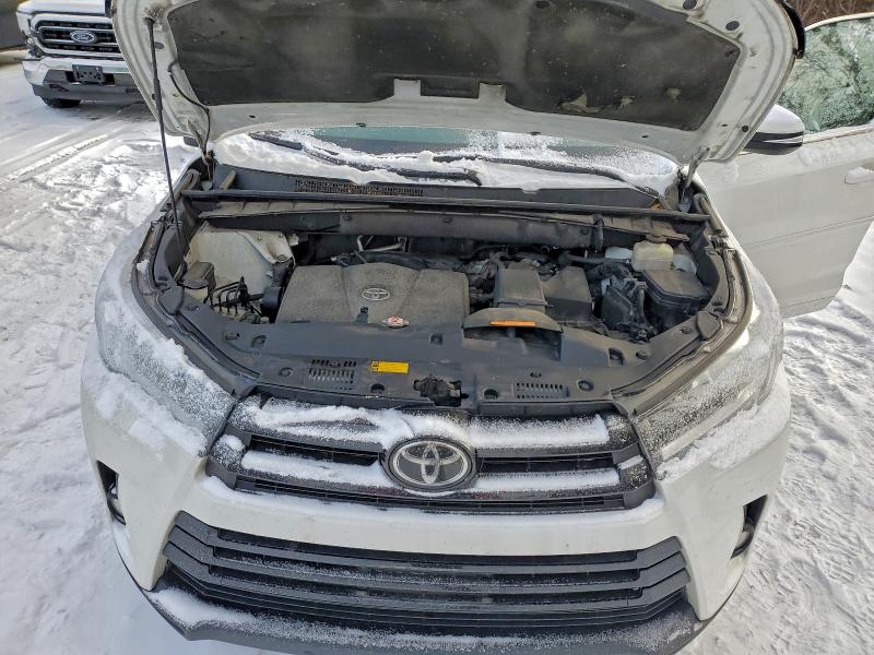 Photo 12 from auction – 2018 TOYOTA HIGHLANDER with VIN 5TDJZRFH8JS536284