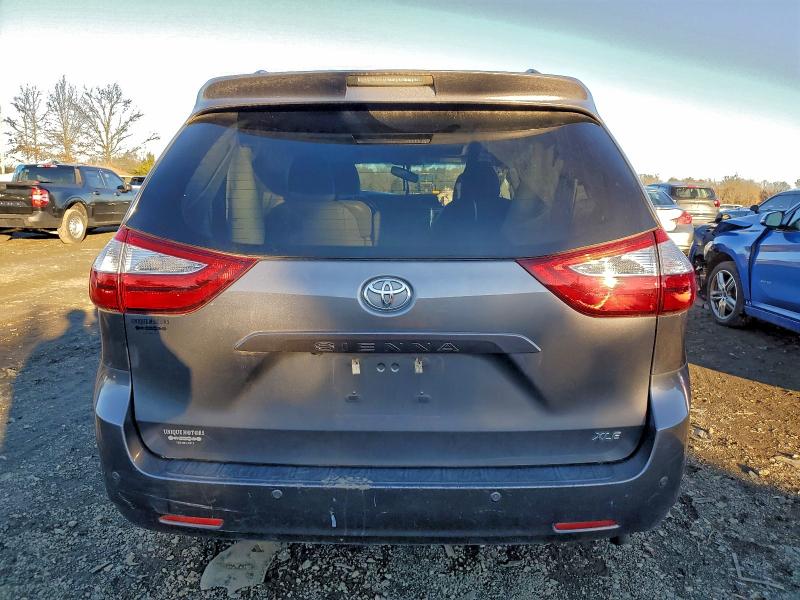 Photo 6 from auction – 2017 TOYOTA SIENNA XLE with VIN 5TDYZ3DC2HS887866