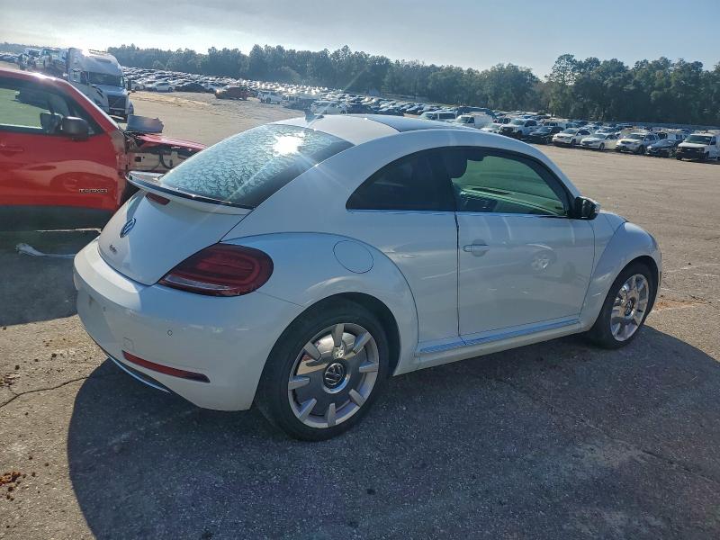 Photo 3 from auction – 2018 VOLKSWAGEN BEETLE SE with VIN 3VWJD7AT1JM714435