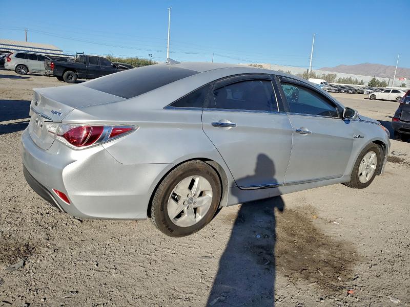 Photo 3 from auction – 2012 HYUNDAI SONATA HYB with VIN KMHEC4A49CA034664