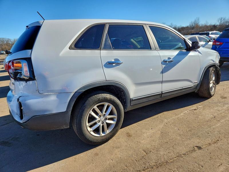 Photo 3 from auction – 2014 KIA SORENTO LX with VIN 5XYKTCA61EG434093