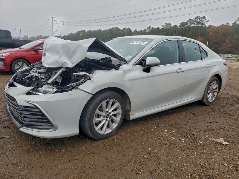 TOYOTA CAMRY LE 2022 with VIN 4T1C11AK2NU014803 - Photo from auction