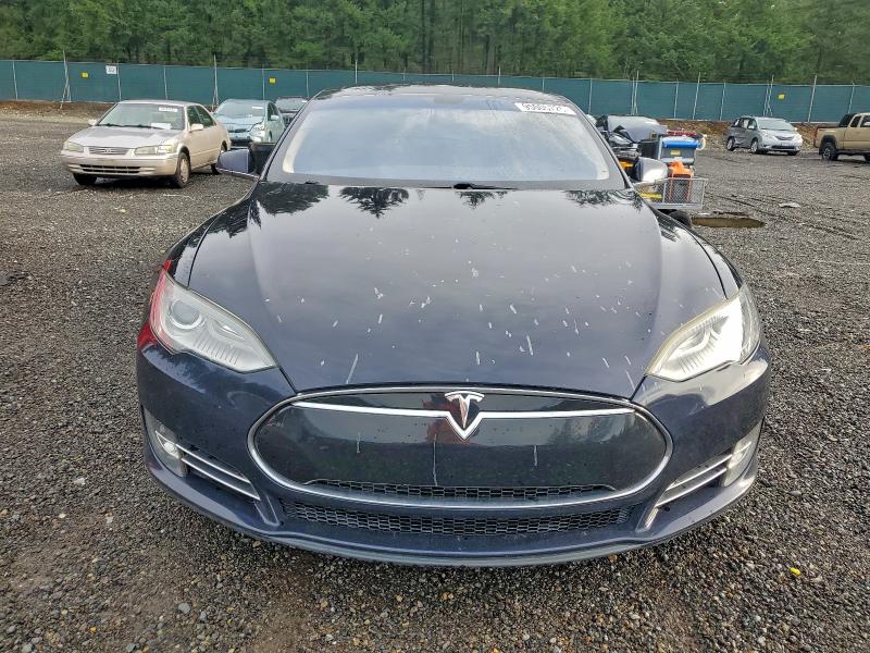 Photo 5 from auction – 2013 TESLA MODEL S with VIN 5YJSA1AG7DFP09555