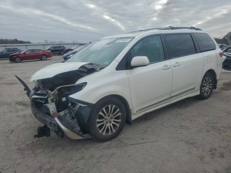 TOYOTA SIENNA XLE 2018 with VIN 5TDYZ3DC1JS931037 - Photo from auction