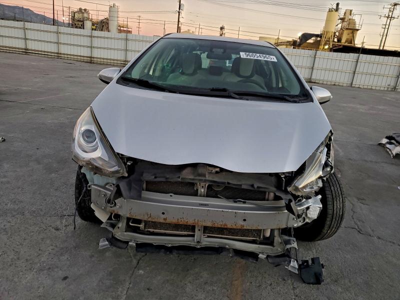 Photo 5 from auction – 2017 TOYOTA PRIUS C with VIN JTDKDTB30H1598537