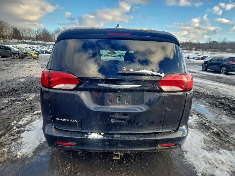 Photo 6 from auction – 2017 CHRYSLER PACIFICA T with VIN 2C4RC1DG7HR768121