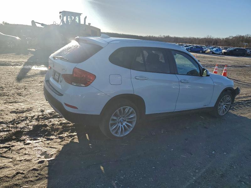 Photo 3 from auction – 2015 BMW X1 SDRIVE2 with VIN WBAVM1C50FVZ94228