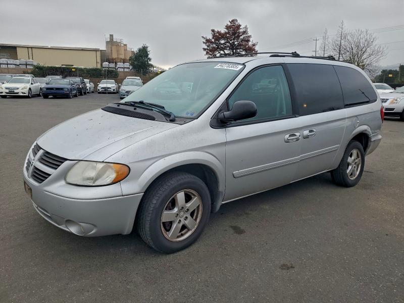 DODGE GRAND CARA 2005 with VIN 2D4GP44L75R327677 - Photo from auction