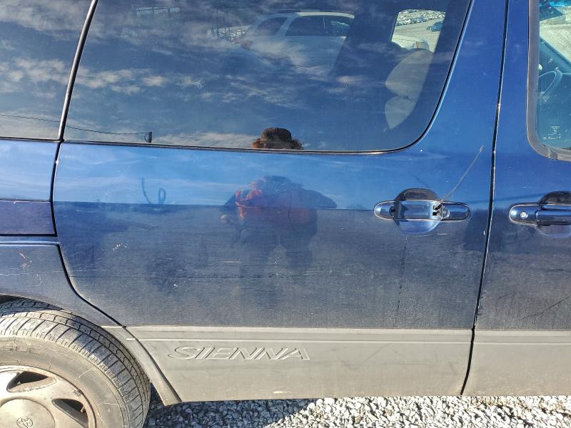 Photo 10 from auction – 2002 TOYOTA SIENNA LE with VIN 4T3ZF13C82U499209