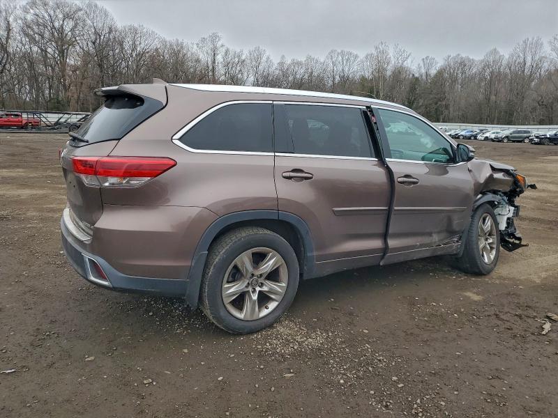 Photo 3 from auction – 2019 TOYOTA HIGHLANDER with VIN 5TDDZRFHXKS977381