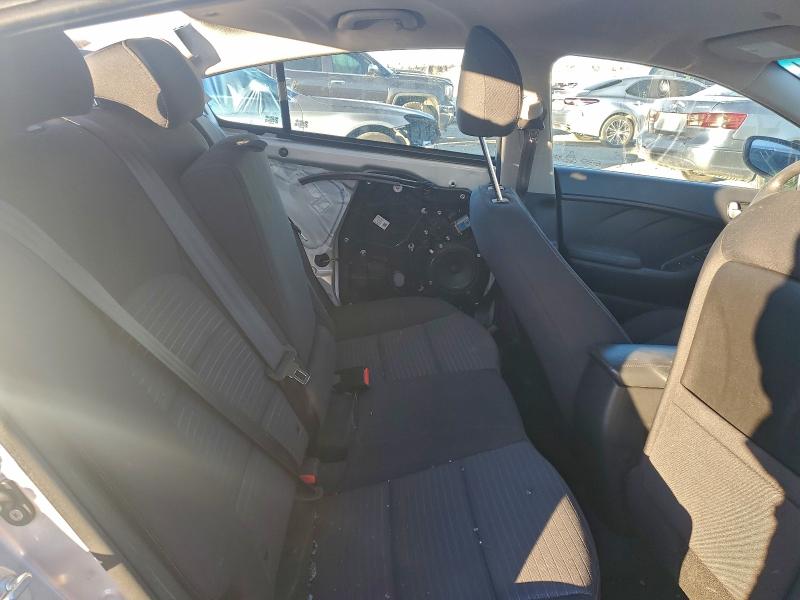 Zdjęcie 10 z aukcji – 2017 KIA FORTE LX z VIN 3KPFL4A75HE079933