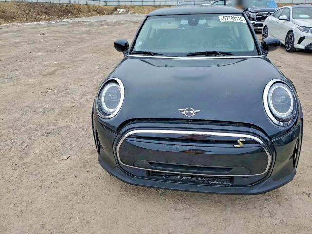 Photo 5 from auction – 2023 MINI COOPER SE with VIN WMW13DJ07P2S72591
