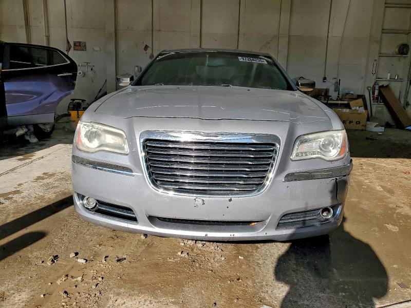 Photo 5 from auction – 2011 CHRYSLER 300 LIMITE with VIN 2C3CA5CG1BH533428