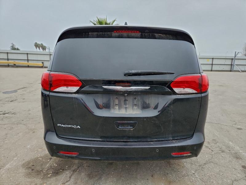 Photo 6 from auction – 2017 CHRYSLER PACIFICA L with VIN 2C4RC1CGXHR565774