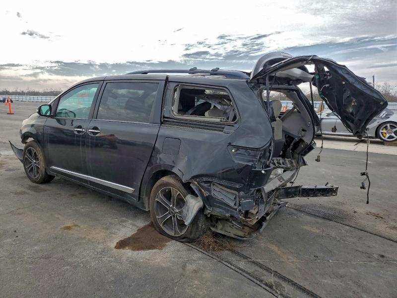 Photo 2 from auction – 2014 TOYOTA SIENNA XLE with VIN 5TDDK3DC2ES078561