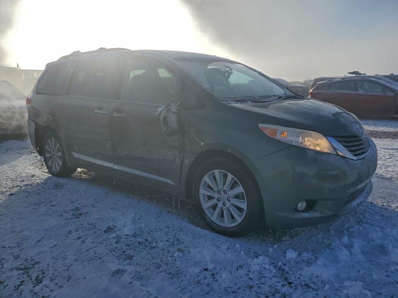 Photo 4 from auction – 2014 TOYOTA SIENNA XLE with VIN 5TDDK3DC5ES078442