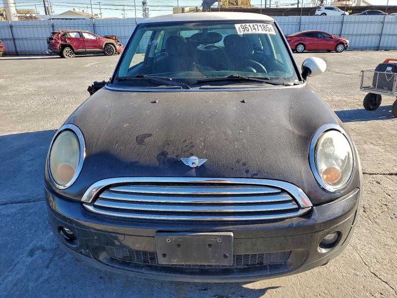 Photo 5 from auction – 2007 MINI COOPER with VIN WMWMF33577TT51938
