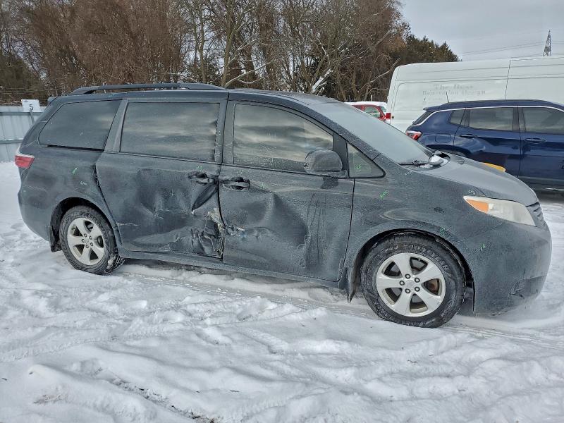 Photo 4 from auction – 2015 TOYOTA SIENNA with VIN 5TDZK3DC2FS599397