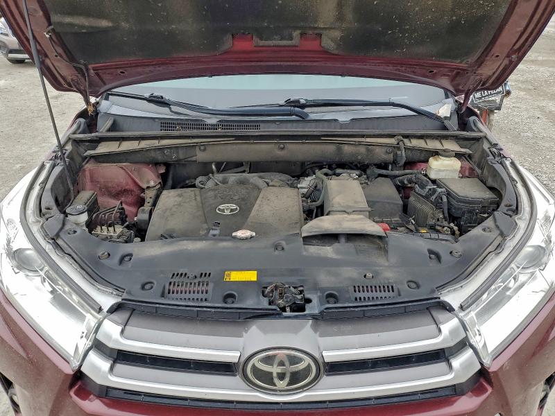 Photo 11 from auction – 2018 TOYOTA HIGHLANDER with VIN 5TDKZRFH0JS257786