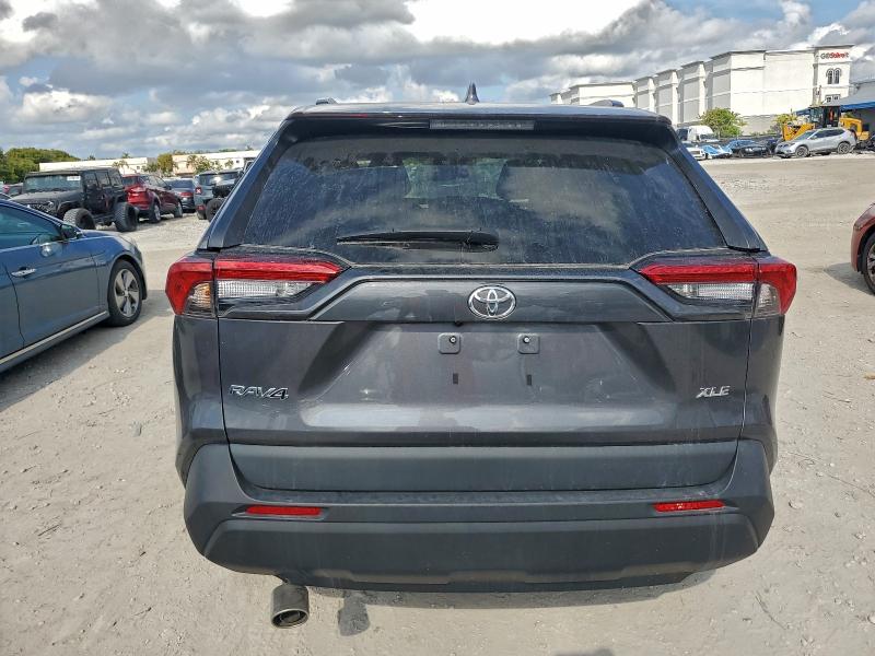Photo 6 from auction – 2022 TOYOTA RAV4 XLE with VIN 2T3W1RFV1NC213297