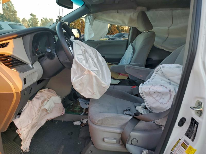 Photo 7 from auction – 2015 TOYOTA SIENNA LE with VIN 5TDKK3DC8FS649480