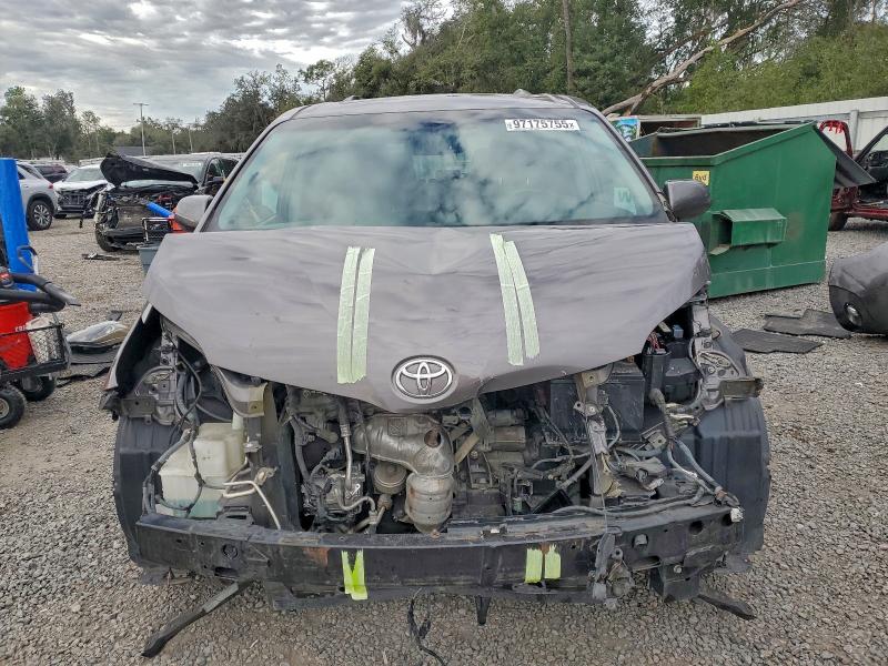 Photo 5 from auction – 2016 TOYOTA SIENNA SE with VIN 5TDXK3DC7GS755569