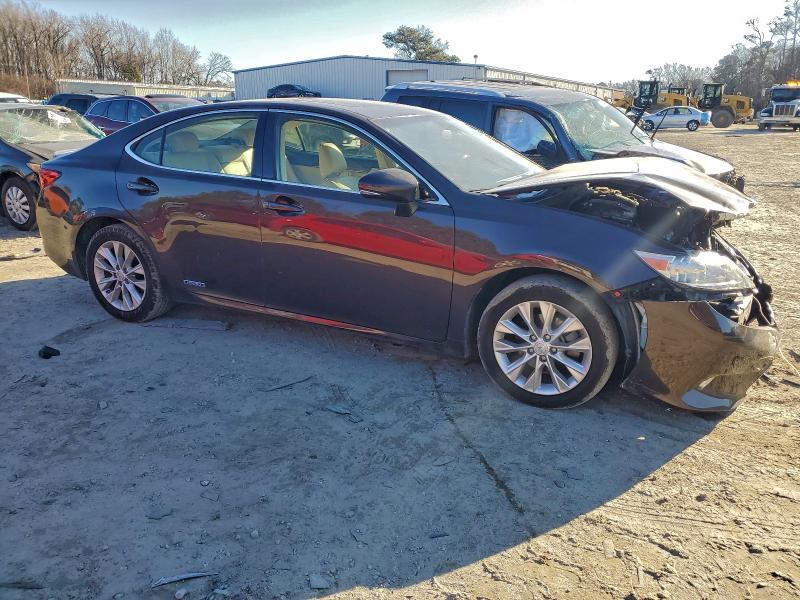 Photo 4 from auction – 2015 LEXUS ES 300H with VIN JTHBW1GG4F2082570