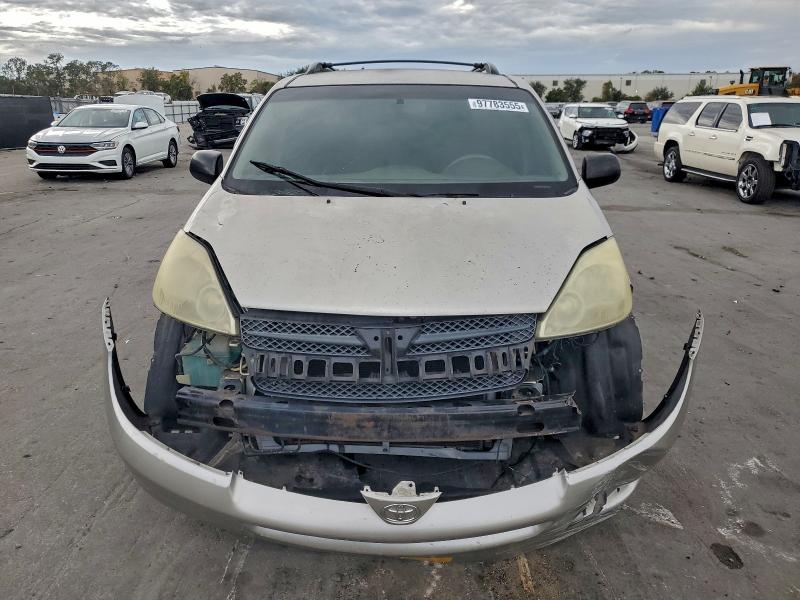 Photo 5 from auction – 2004 TOYOTA SIENNA with VIN 5TDZA23C44S026402