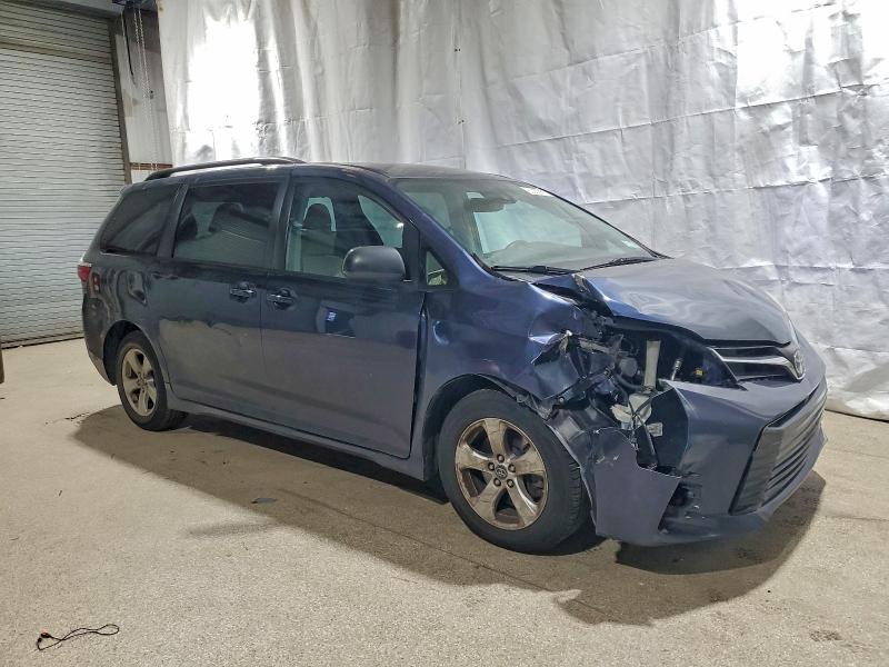 Photo 4 from auction – 2018 TOYOTA SIENNA LE with VIN 5TDKZ3DC8JS912491
