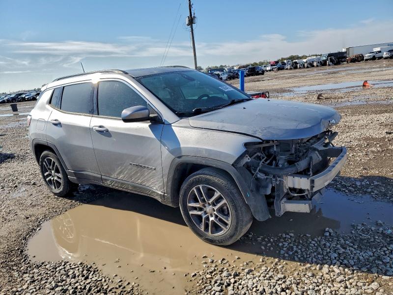 Foto 4 de la subasta – 2019 JEEP COMPASS LA con VIN 3C4NJCBB7KT638738