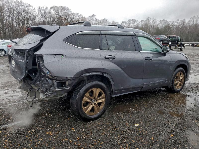 Photo 3 from auction – 2023 TOYOTA HIGHLANDER with VIN 5TDKBRCHXPS585346